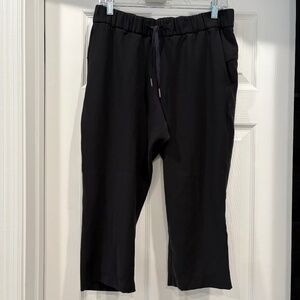 Lululemon On the Fly Capri 20” Pant in Black 8